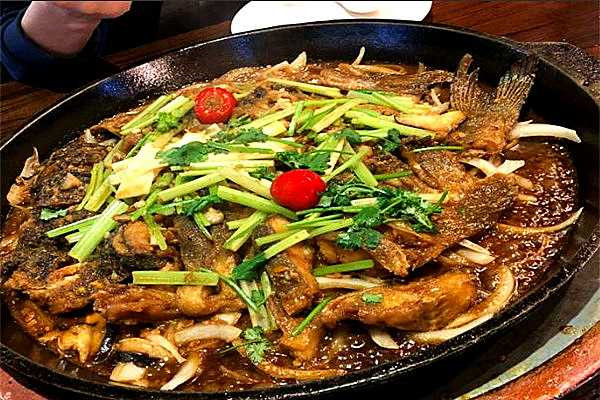 在镇上开烤鱼店怎么样呀?一个月能赚多少钱?