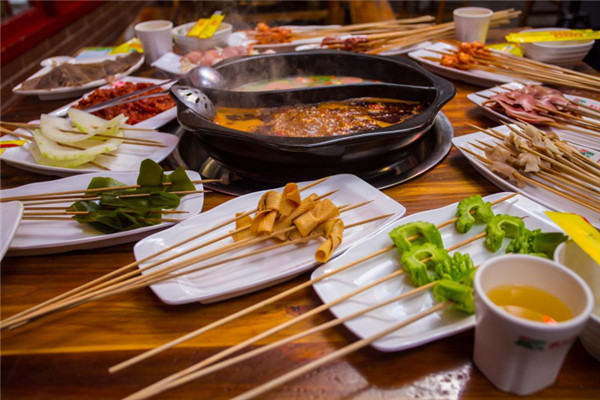 开串串香需要什么设备?开串串香店应该注意什么?