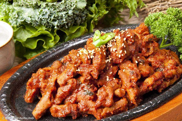 加盟一家炸鸡排店要多少钱？选择品牌时需要注意什么？