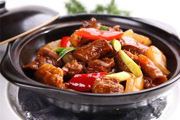 如今牛腩煲加盟市场前景如何?加盟费用一般要多少?