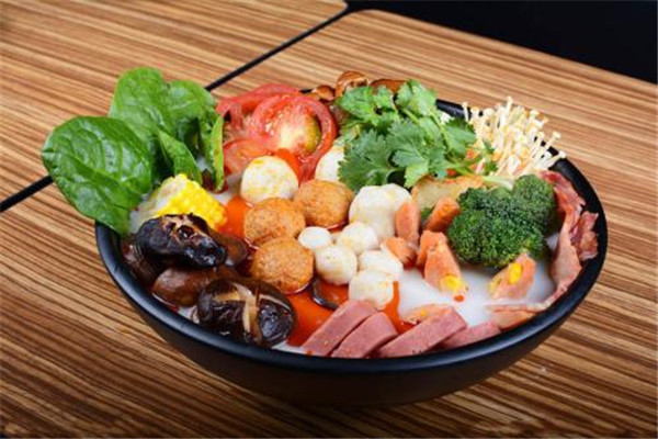 想加盟一家麻辣烫可以吗？它的加盟利润多少？
