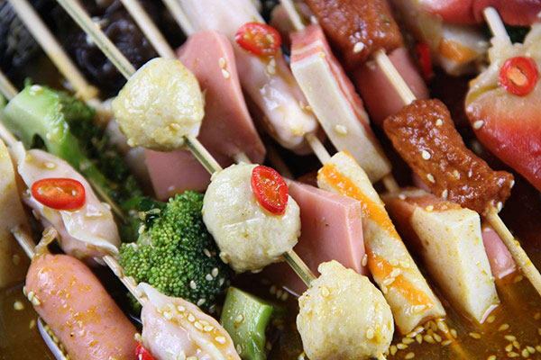哪里可以学串串香制作技术？加盟还是自主开串串店好？