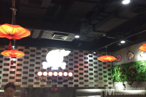 半兽人中华火锅料理加盟