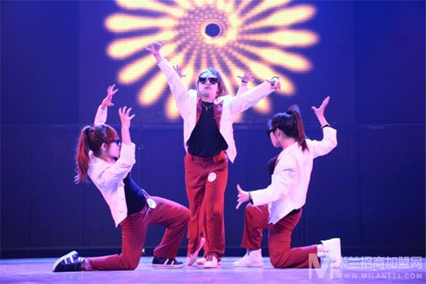 蓝菲国际舞蹈学院加盟