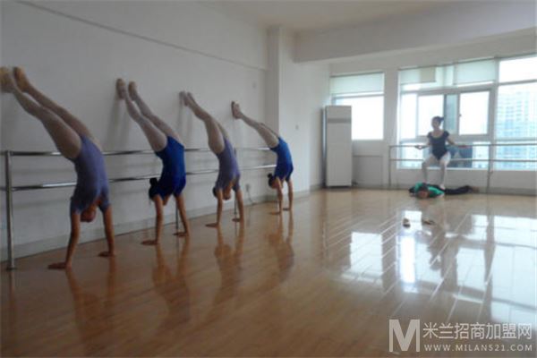 天艺舞蹈培训中心加盟