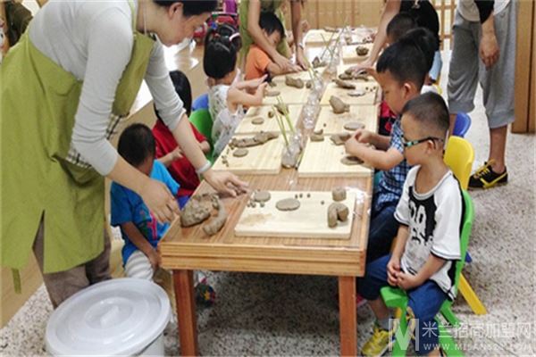 伶俐幼儿园加盟