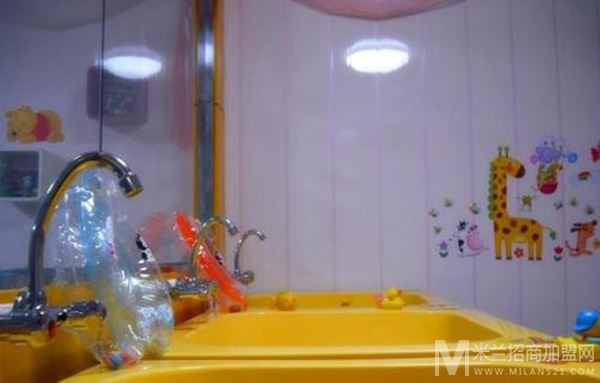 漫谱婴幼儿游泳馆加盟